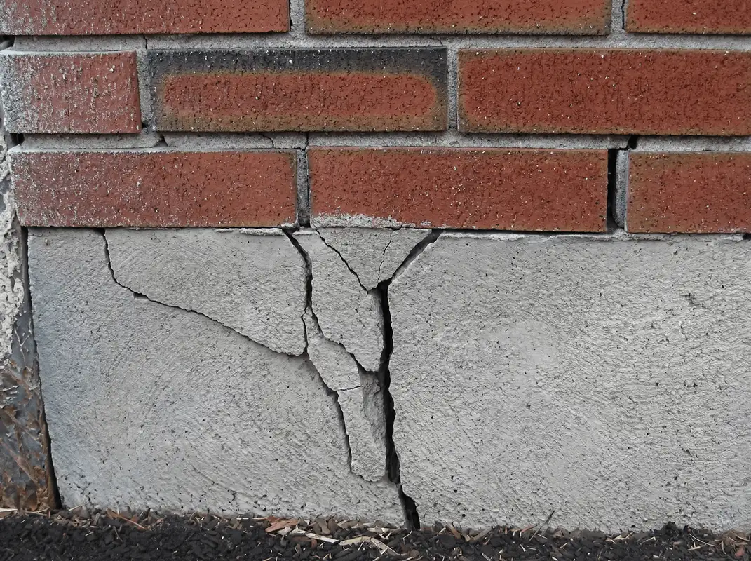 Concrete foundation with serious structural damage in Anaheim, CA